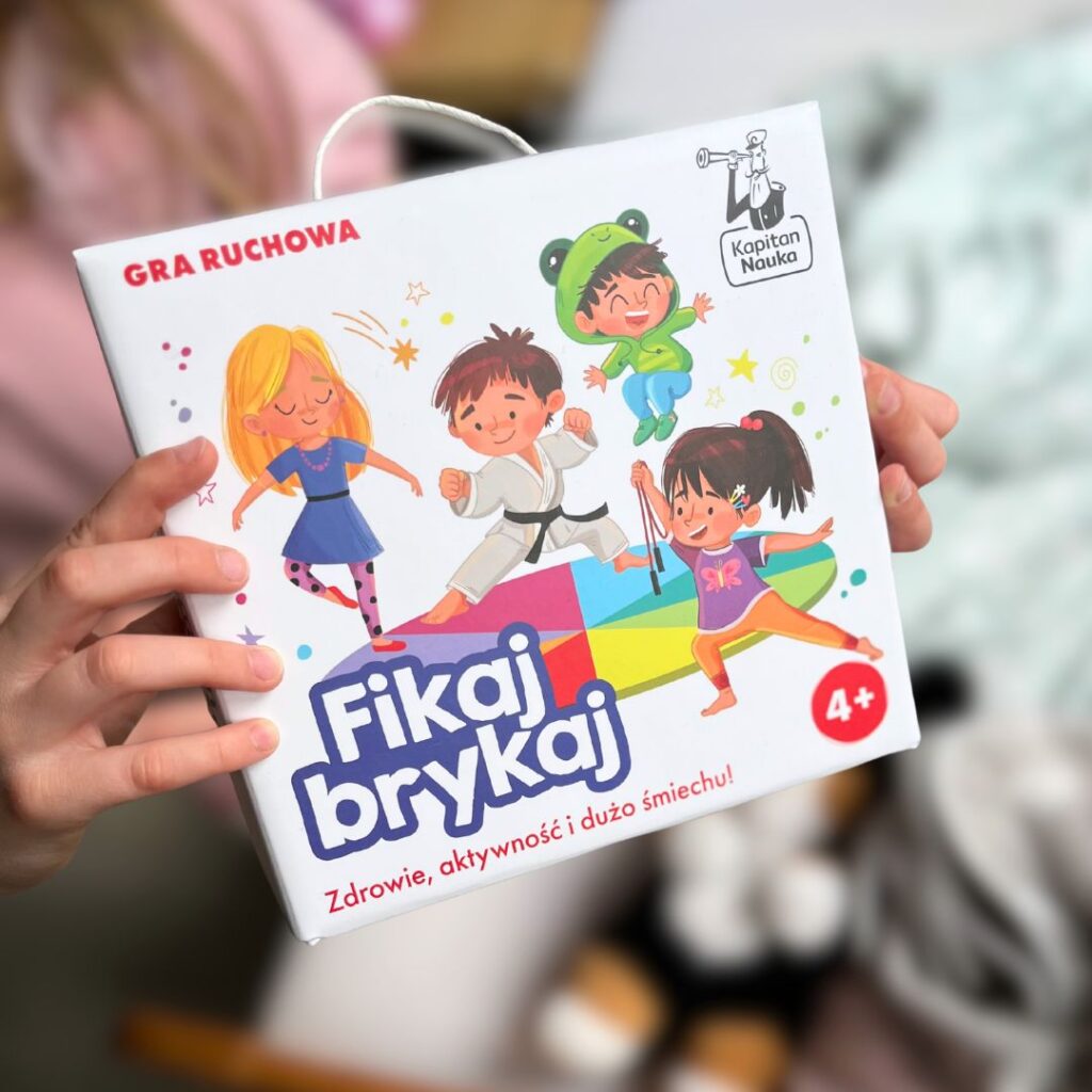 Obrazek posiada pusty atrybut alt - plik: Fikaj_brykaj_1-1024x1024.jpg